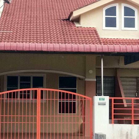 Homestay Mama Razzin Kuala Kangsar Bagian luar foto